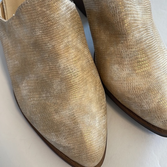 Chinese Laundry Coop women’s mules champagne gold shimmer small heel size 7.5 - Picture 13 of 14